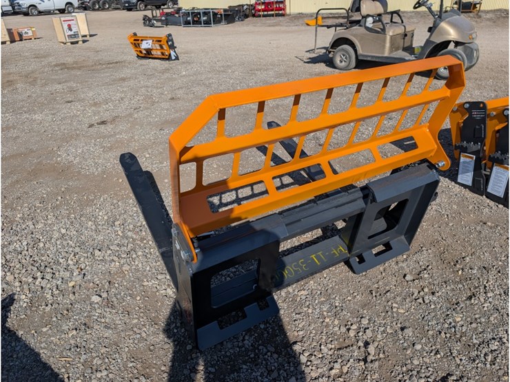 landhonor-skid-steer-pallet-forks-42"-image-4