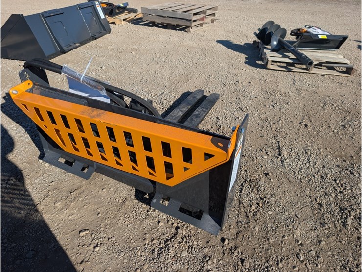 wolverine-skid-steer-48"-hydraulic-forks-image-4