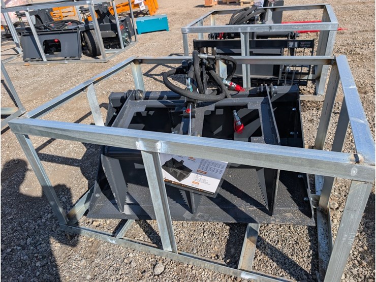 landhonor-mini-skid-steer-grapple-bucket-44"-image-1