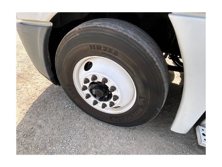 2014-freightliner-ca125-day-cab-image-18