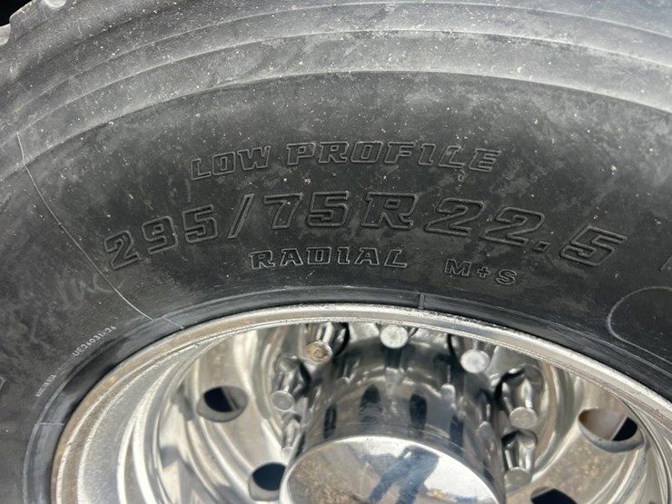 #1676-•-2015-volvo-vnl-day-cab-truck-tractor-image-55