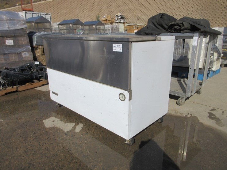 beverage-air-58"x30.5"x38"-commercial-refrigerator-image-1