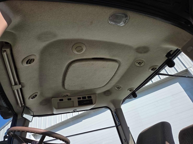 2012-john-deere-8285r-image-62