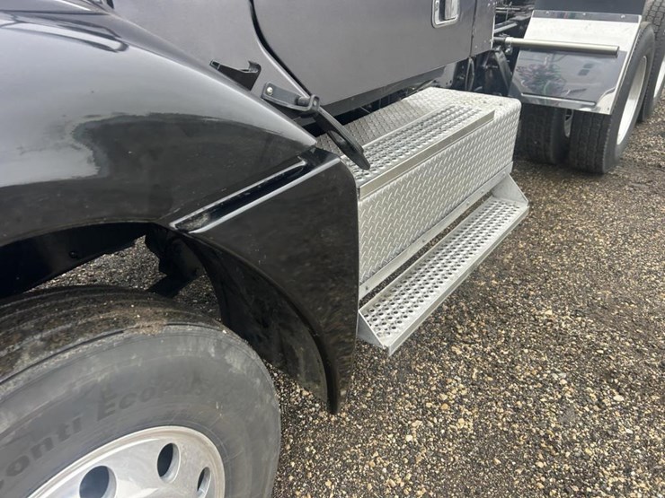 #1675-•-2016-freightliner-harrison-glider-kit-day-cab-truc-image-11