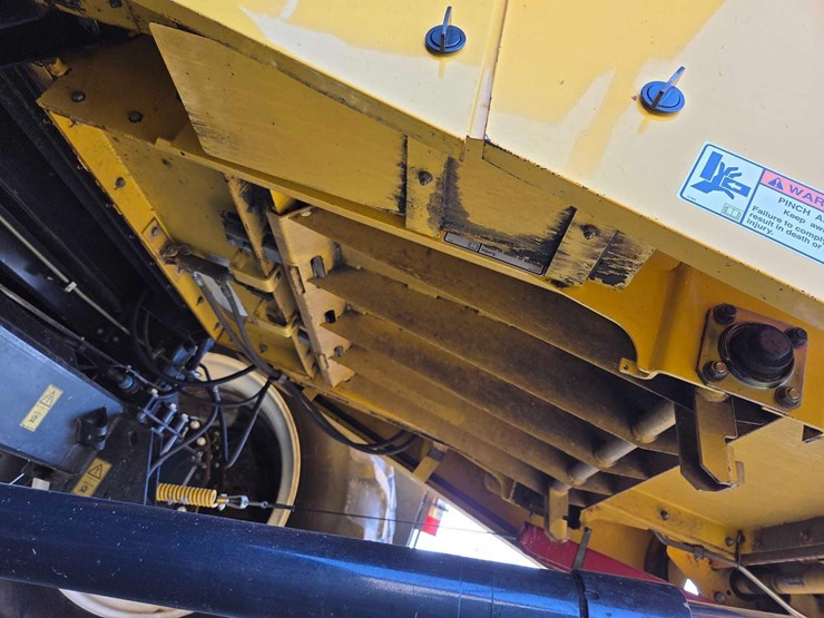 2010-new-holland-cr9065-image-44