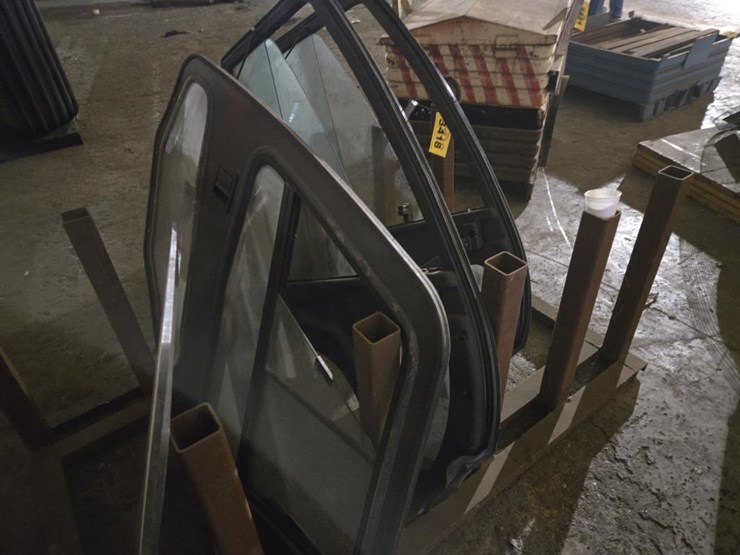 #3418-•-(3)-veracitor-70vx-doors-w/-glass-panels-image-2