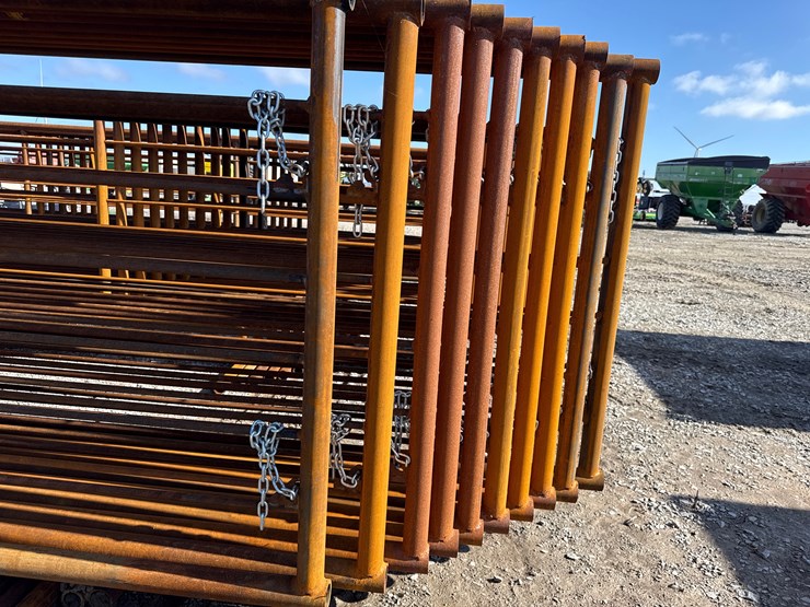 #22673-•-(9)-cattle-panels-&-(1)-gate-image-8