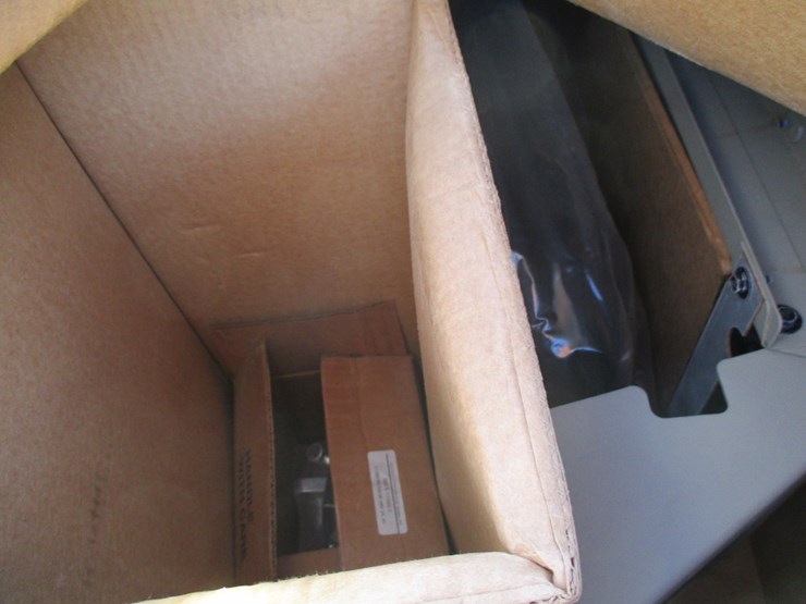 (2)-r-2400-red-dot-military-vehicle-a/c-kits-image-5