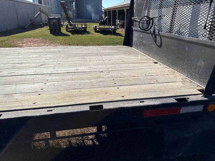 2001-chevy-c6500-truck-image-11