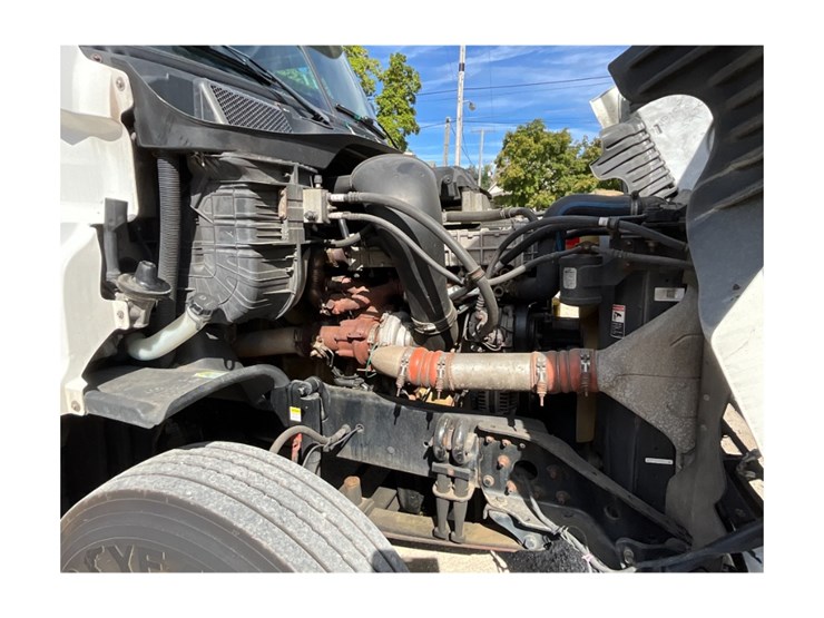 2014-freightliner-ca125-day-cab-image-20