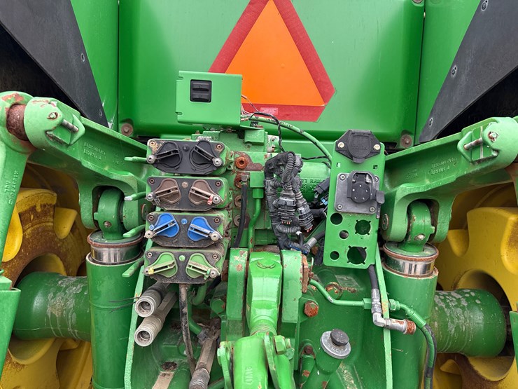 john-deere-8320r-image-9