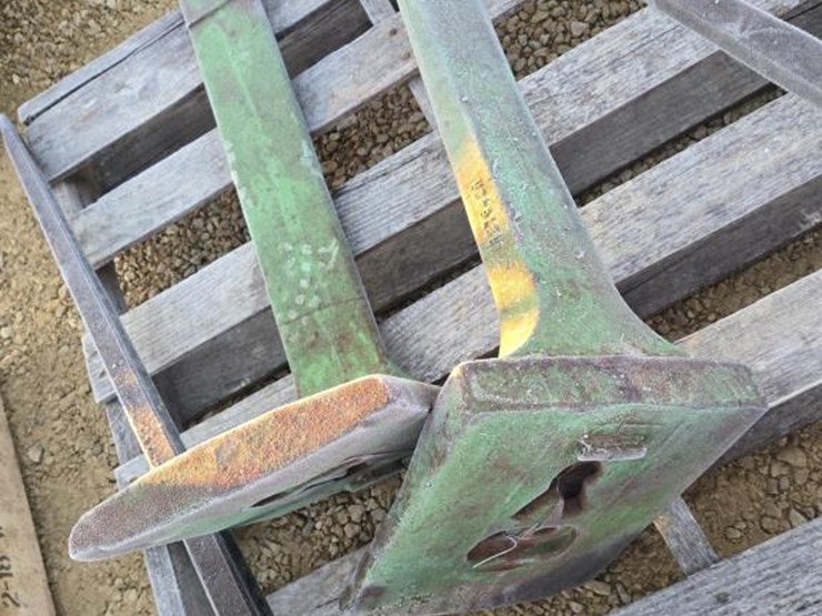 john-deere-10-image-1