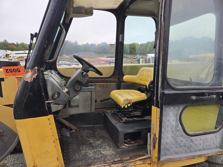 caterpillar-th83-image-44