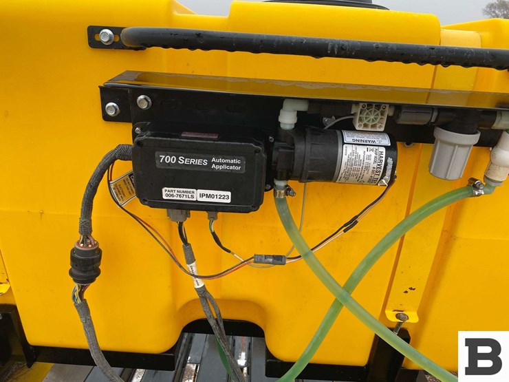 new-holland-340-image-56