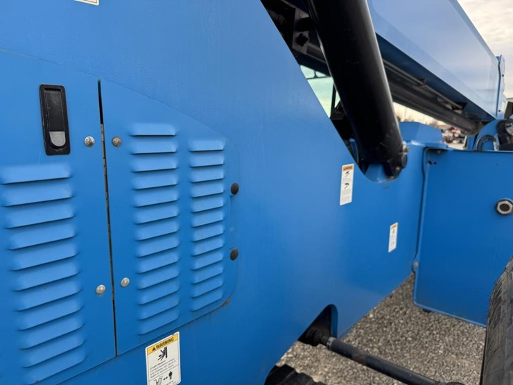 #1460-•-2014-genie-1056-telehandler-image-18