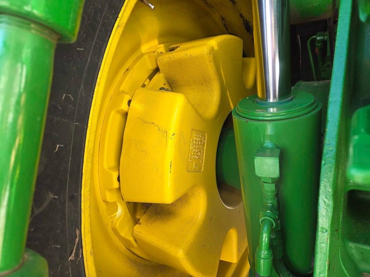2012-john-deere-8285r-image-38
