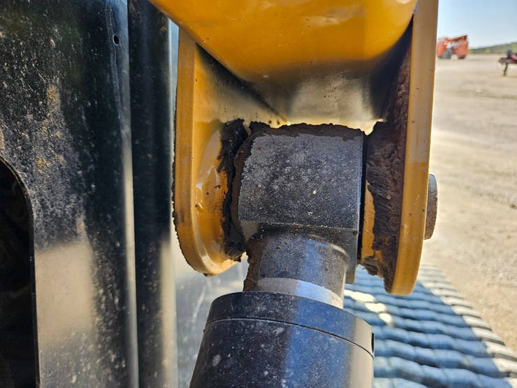 2023-caterpillar-299d3-image-91