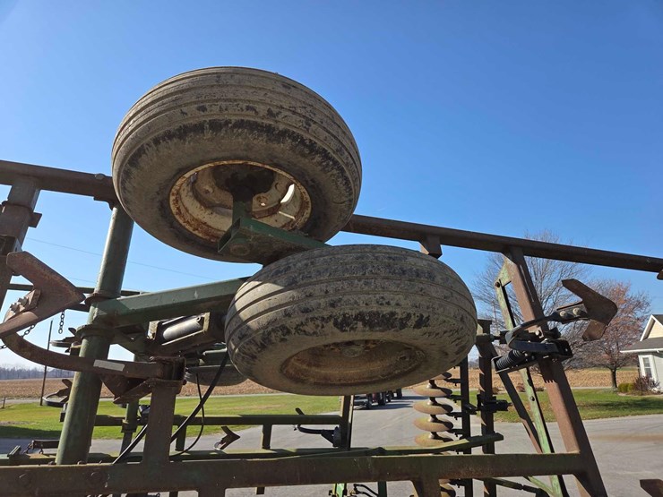 24'-farmhand-sf-4300-soil-finisher-image-23