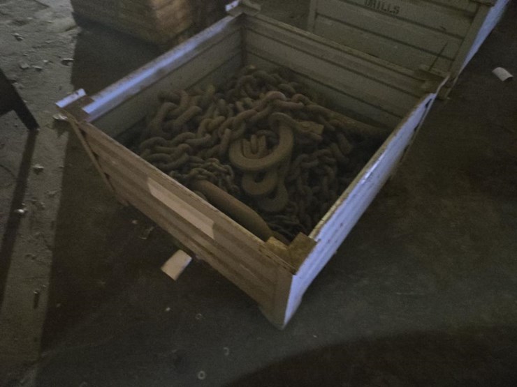#3403-•-steel-crate-w/-misc.-heavy-duty-chains-image-2