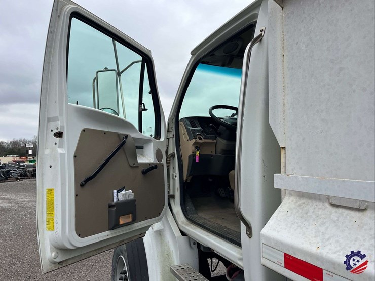 2008-sterling-l7500-image-54