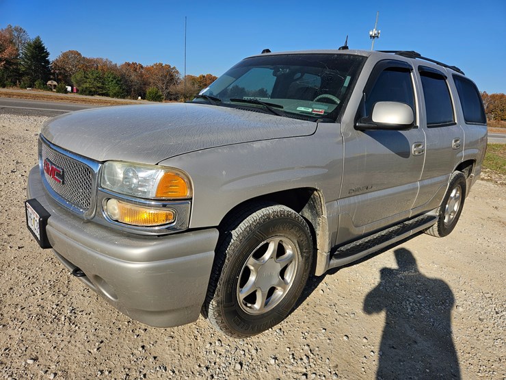 2004-gmc-yukon-image-2