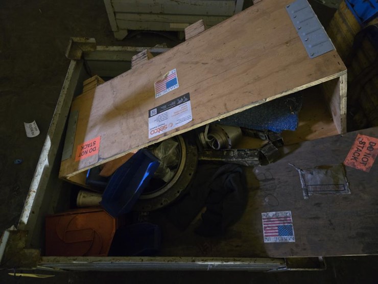 #3402-•-steel-crate-w/-misc.-items-image-5