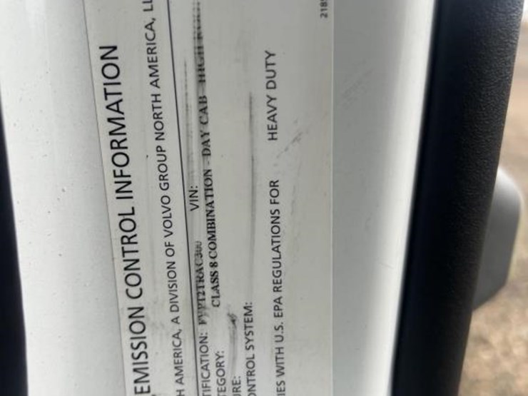 #1676-•-2015-volvo-vnl-day-cab-truck-tractor-image-67