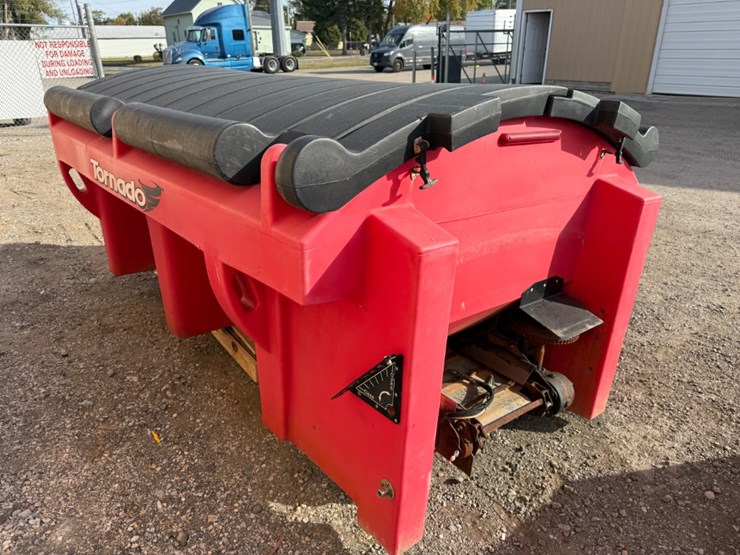 western-tornado-8'-salt-spreader-image-4