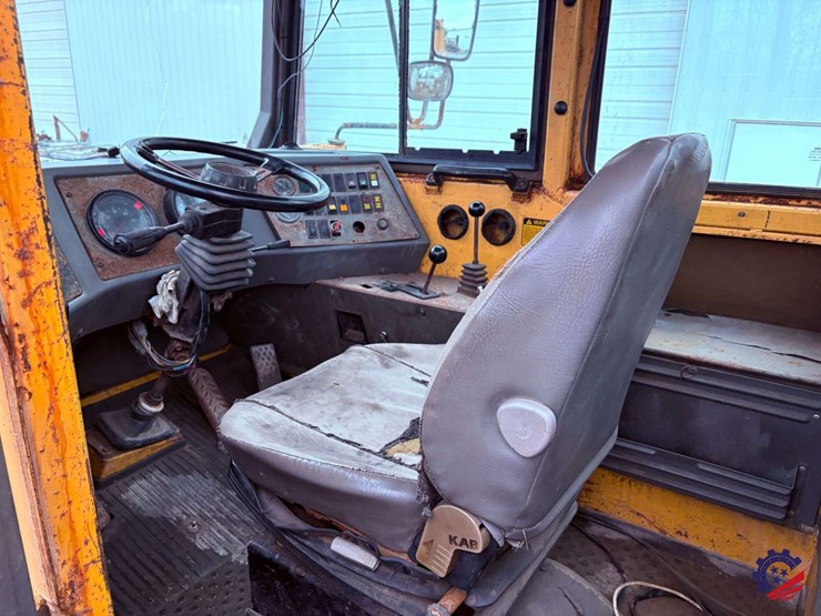 1995-volvo-a30-image-62