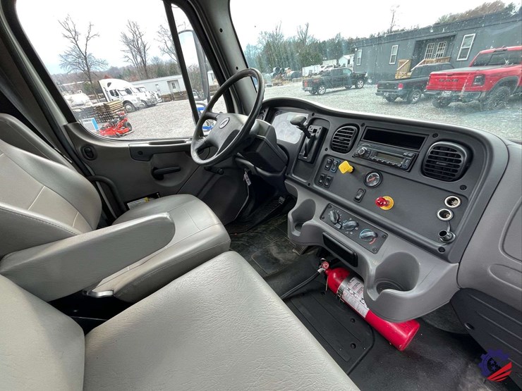 2017-freightliner-m2-s/a-tank-truck-image-63