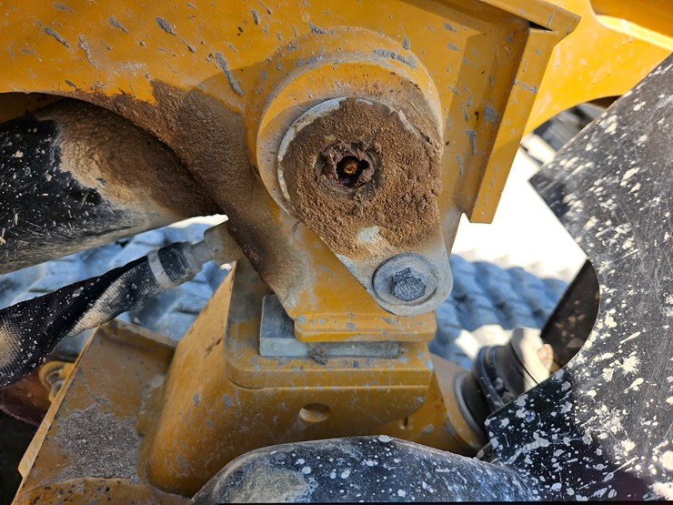 2023-caterpillar-299d3-image-94