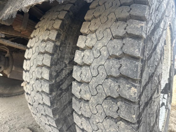 2009-international-7400-image-57