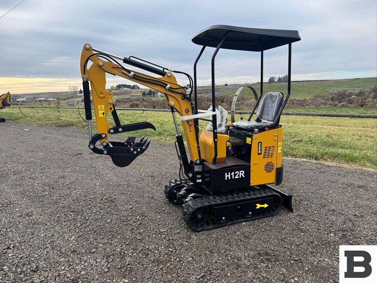 2025-cfg-industrial-h12r-mini-excavator-image-1