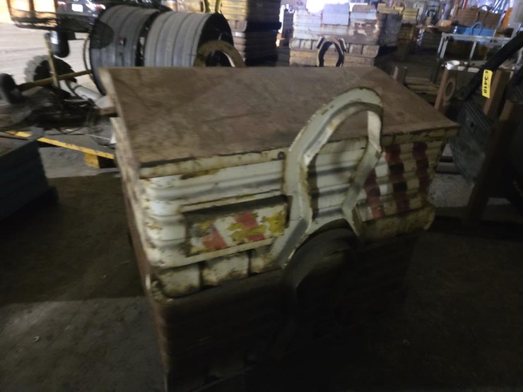 #3421-•-(2)-steel-crates-w/-heavy-duty-chains-and-more-image-2