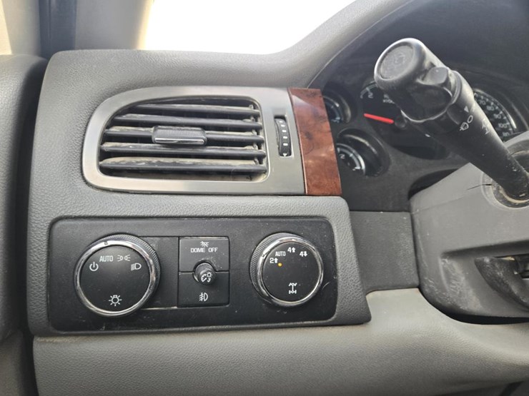 2009-chevrolet-tahoe-ltz-image-26