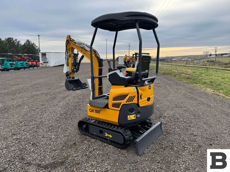 2025-cfg-industrial-qk18r-mini-excavator-image-3