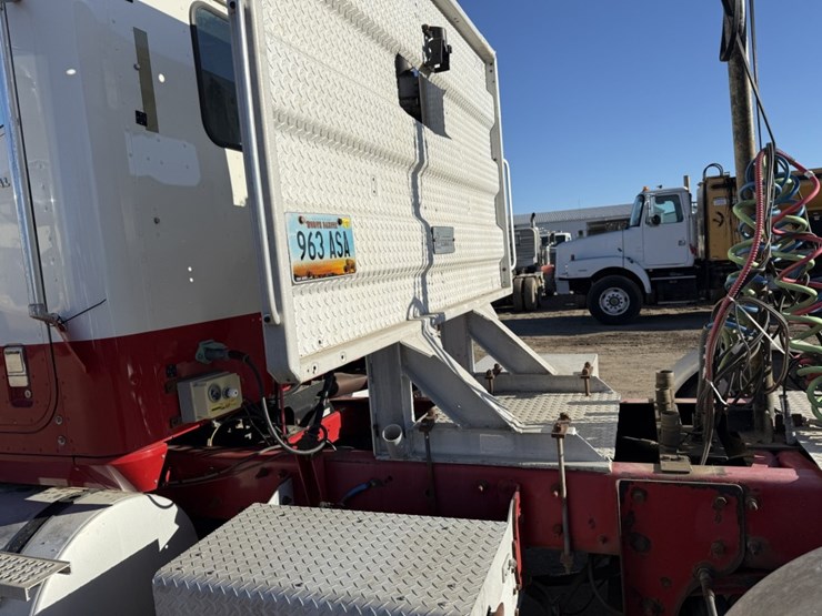 #1952-•-2008-international-eagle-day-cab-truck-tractor-image-31