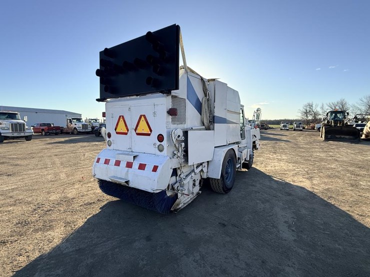 #1981-•-1990-mobil-sweeper-ahl-sweeper-truck-image-5