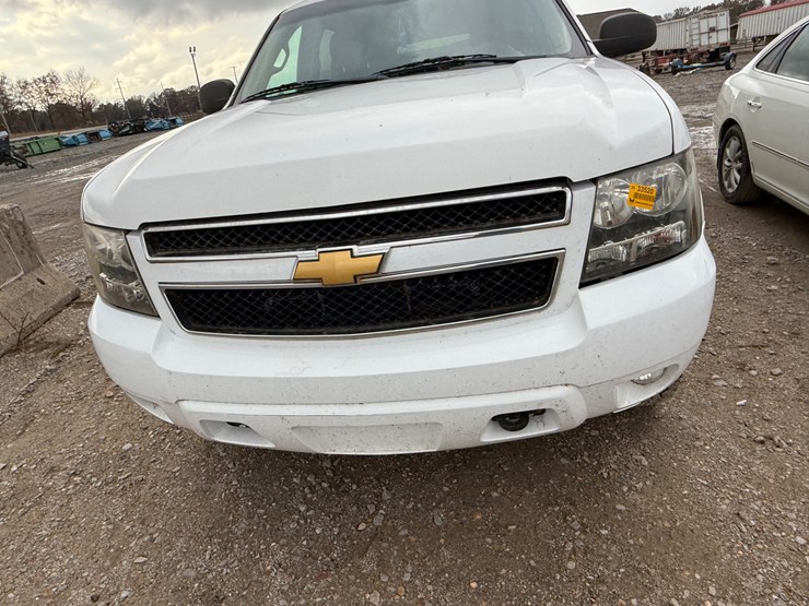 2012-chevrolet-suburban-image-19