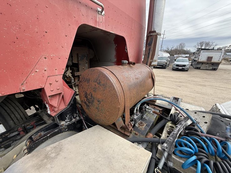 #1193-•-1984-peterbilt-cab-over-truck-tractor-image-33