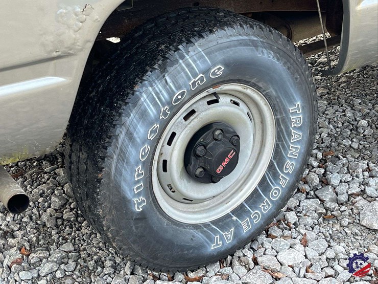 1990-gmc-sierra-pickup-truck-image-9