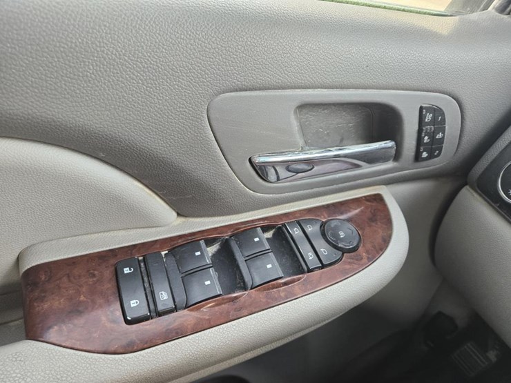 2009-chevrolet-tahoe-ltz-image-27