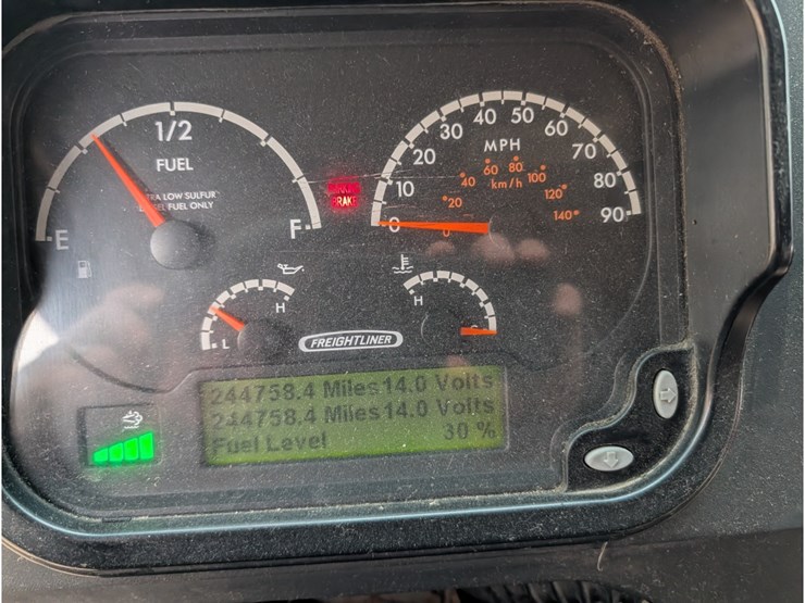 2016-freightliner-mt55-image-13