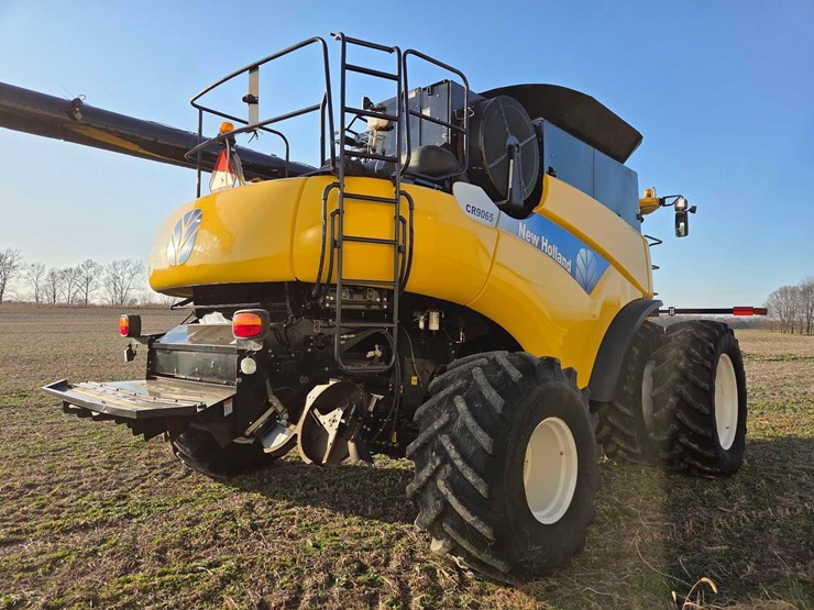 2010-new-holland-cr9065-image-36