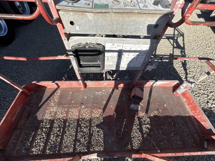 2017-skyjack-sj45t-image-11