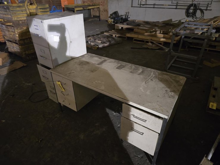 #3411-•-approx.-60"-desk-w/-filing-cabinets-image-4