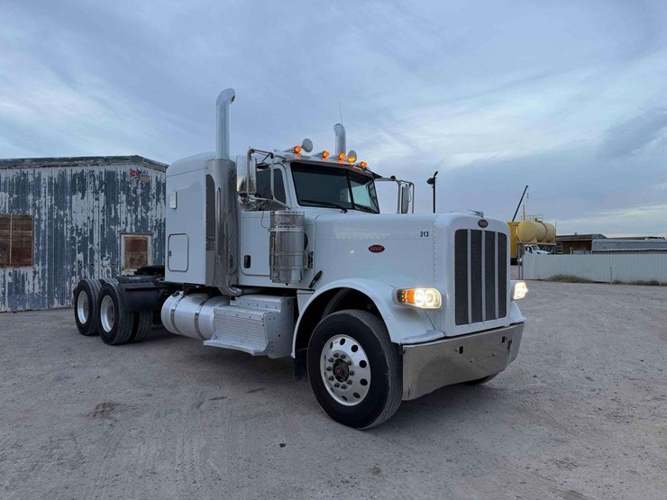 2015-peterbilt-389-image-4