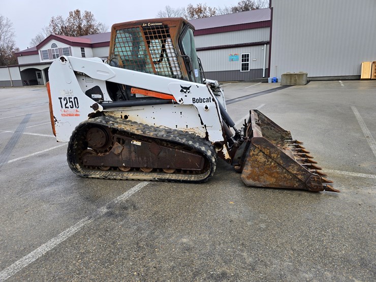 bobcat-t250-image-29