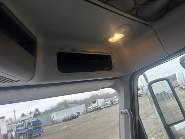 #1675-•-2016-freightliner-harrison-glider-kit-day-cab-truc-image-74