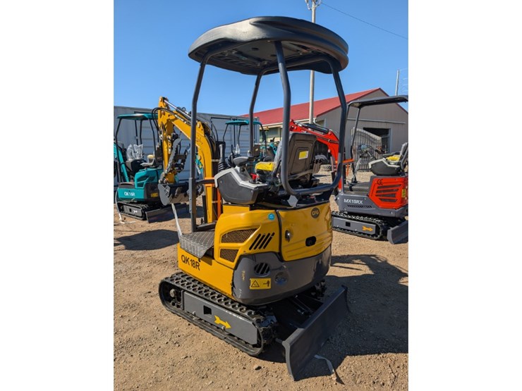 cfg-qk18r-mini-excavator-w/-hydraulic-thumb-image-3